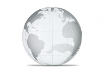 Bola de cristal com desenho do mapa do mundo