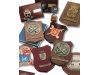 Metopas de madeira, metal e chapa fina